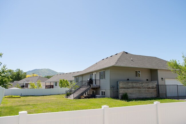 Building Photo - 845 2550 S