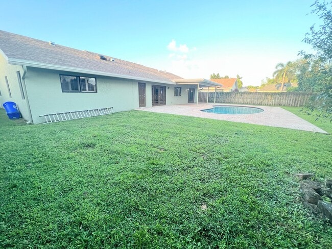 Building Photo - 4834 Willow Dr
