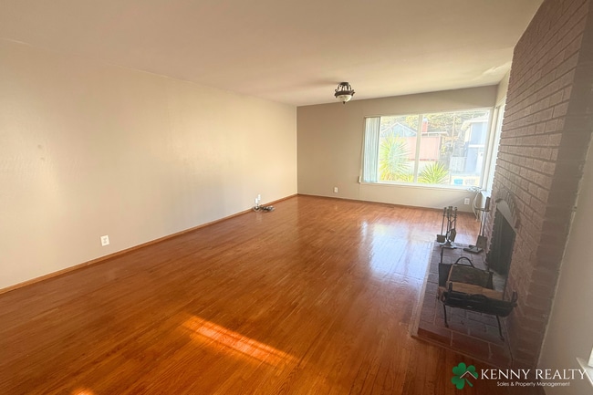 Building Photo - Bright and Spacious 3BD/3BA Home with Bonu...