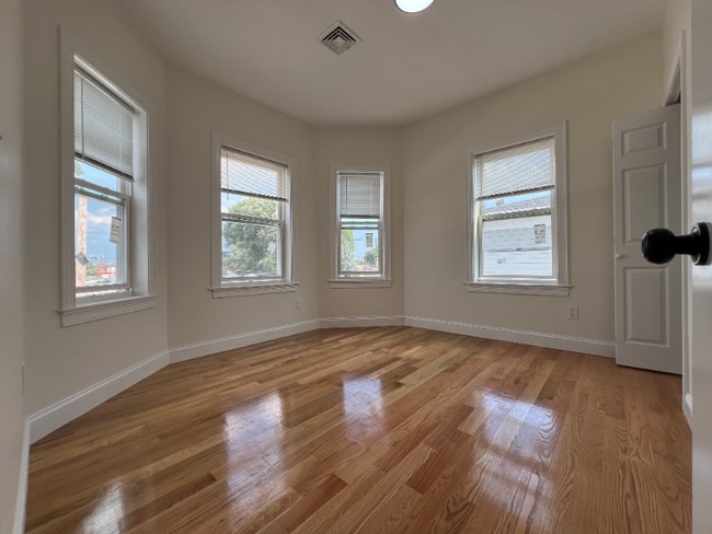 Building Photo - 132 Buttonwood St