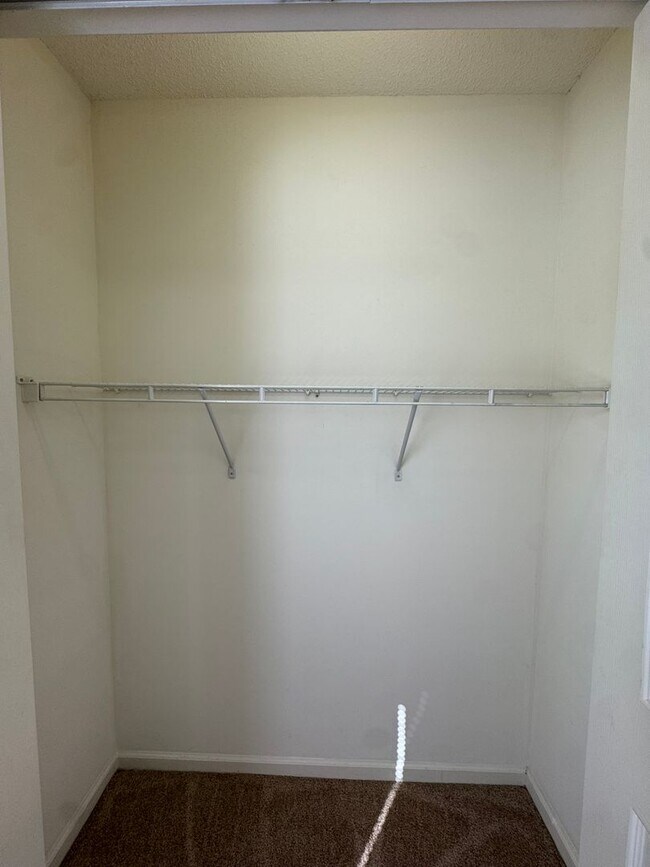 Building Photo - 147 Springwood Ln