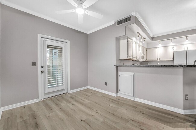 Building Photo - Light-Filled Dual-Suite Condo with Soaring Ceilings, Fireplace & Private Balcony in Amenity-Rich ...