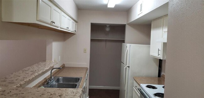 Building Photo - 7200 W T C Jester Blvd