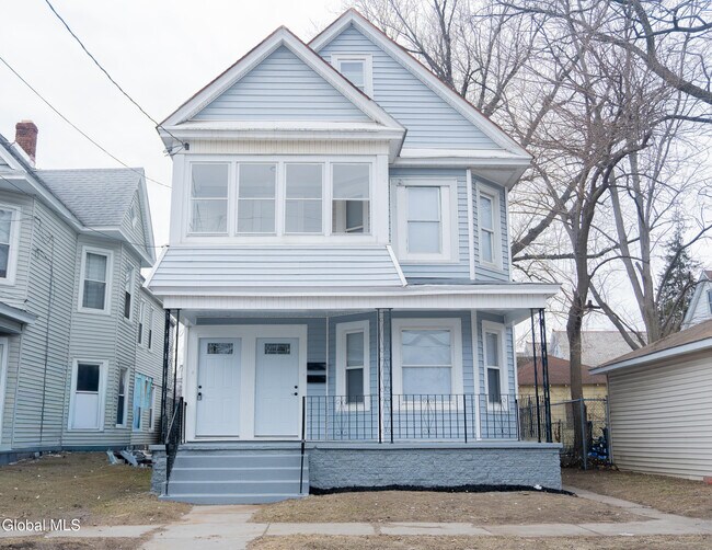 Building Photo - 418 3rd St