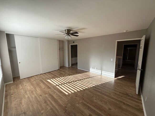 Building Photo - 3 Bedroom, 2.5 Bath Two-Story Townhome in Tierrasanta