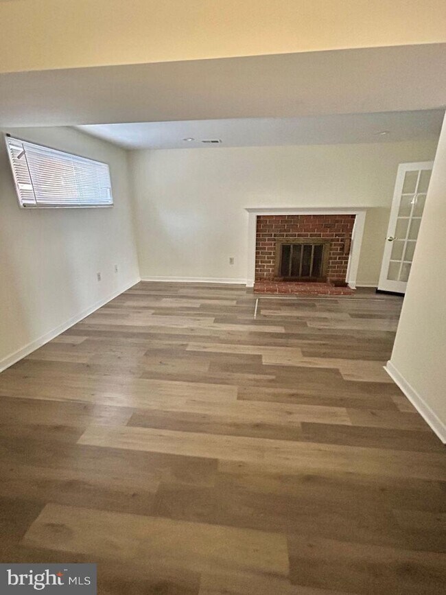 Building Photo - 3301 Spring Ln