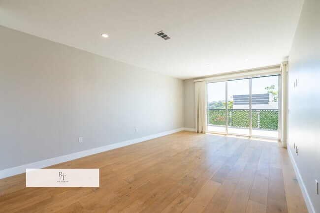 Building Photo - Quiet, Modern 2-Bed Home with Private Pati...