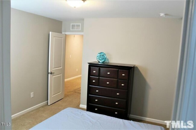 Building Photo - 5 Bedroom and a Bonus Room Single Family i...