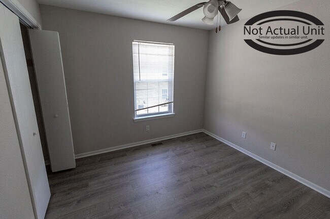 Building Photo - 5000 Derby Ridge Dr