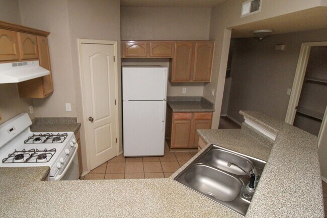 Building Photo - 5913 Cielo Del Rey Pl
