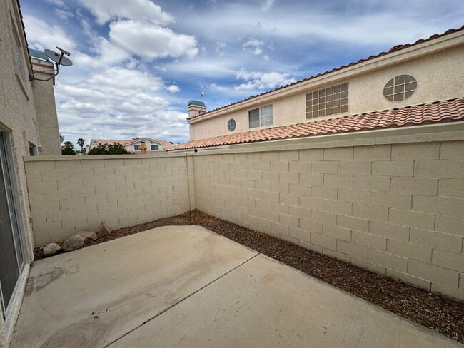 Building Photo - 8036 Laurena Ave