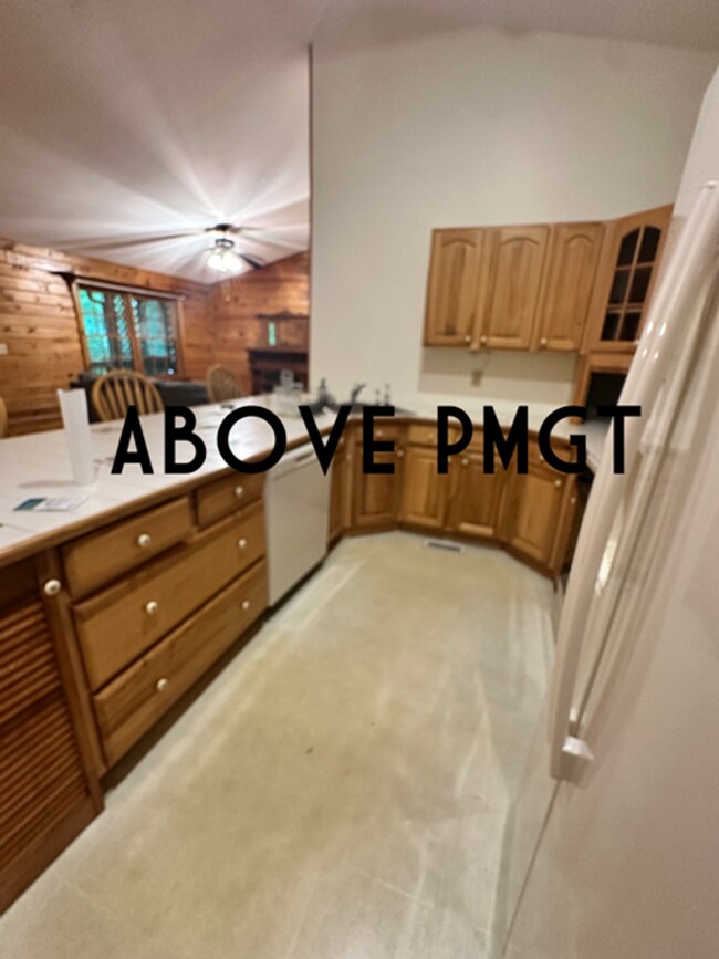 Building Photo - 126 Lakeshore Dr