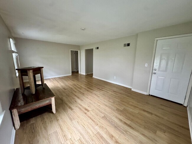 Building Photo - 1006 N 49th Ave