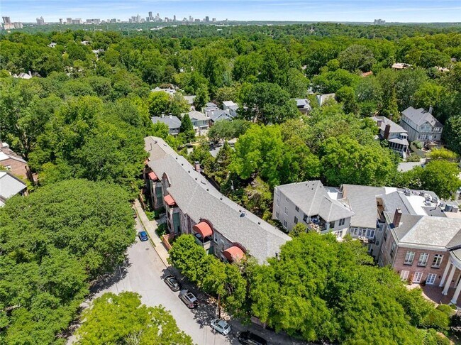 Building Photo - 124 Lafayette Dr NE