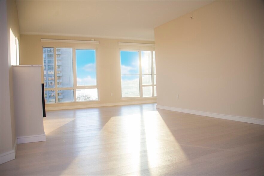 Building Photo - 110 Broad St