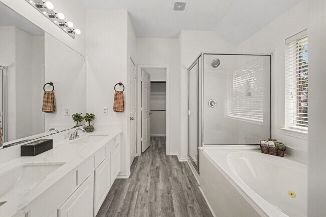 Building Photo - 18314 Manorcliff Ln
