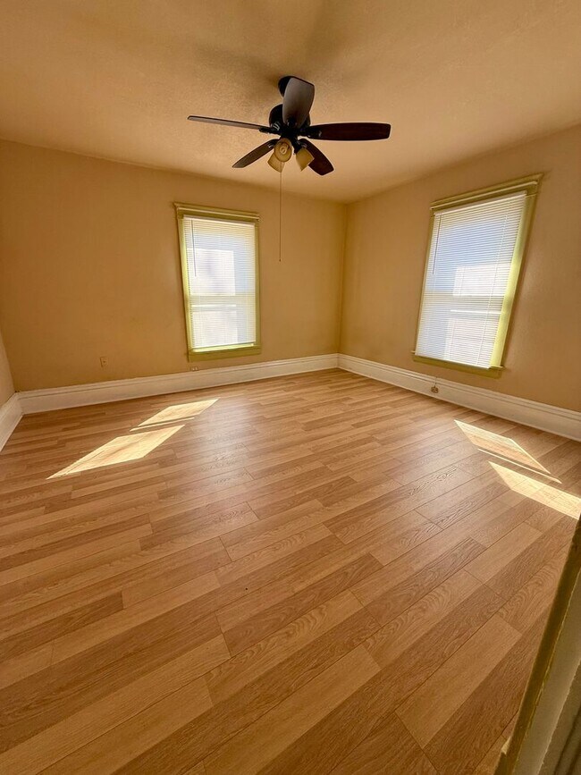 Building Photo - Single Family Home