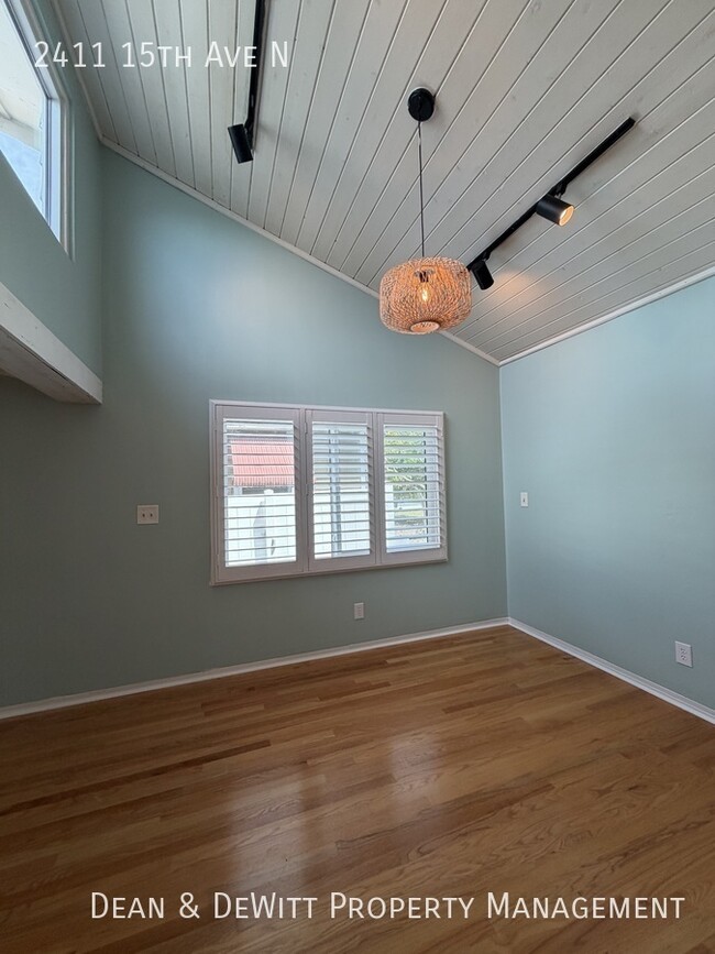 Building Photo - 2411 15th Ave N