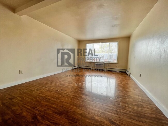 Building Photo - 1005 Robertson St