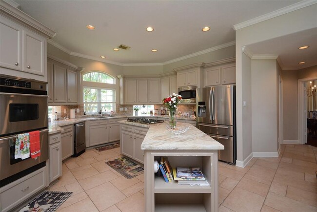 Building Photo - 15302 Bandera Falls Bend