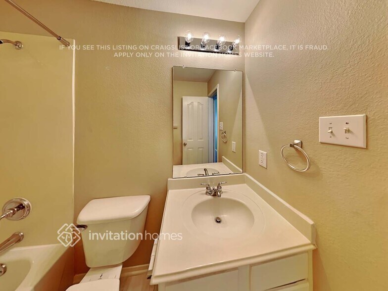 Building Photo - 9137 Farmer Dr