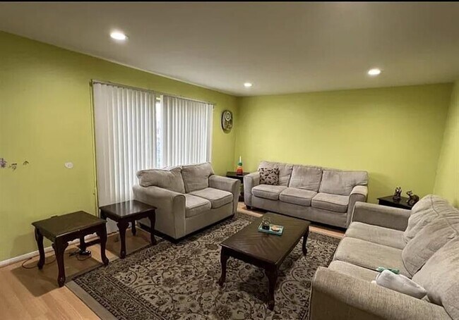 Building Photo - ELEGANT BYERS HOME