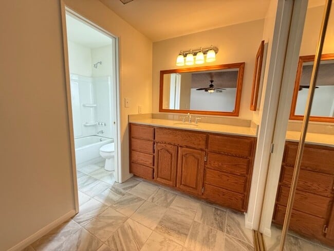 Building Photo - Charming Single-Story 3-Bedroom Home in Newhall!