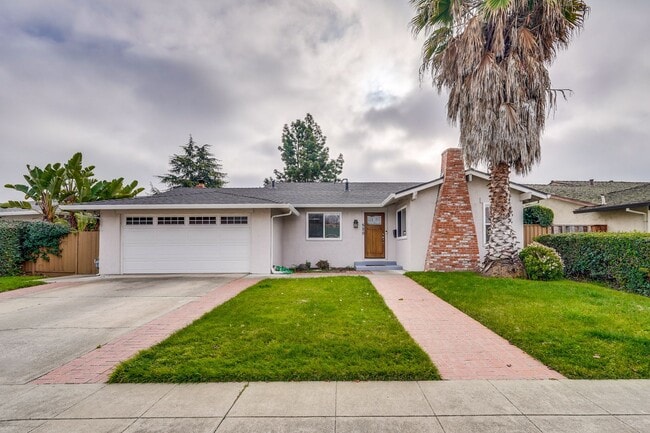 Building Photo - Stunning Single Family Home