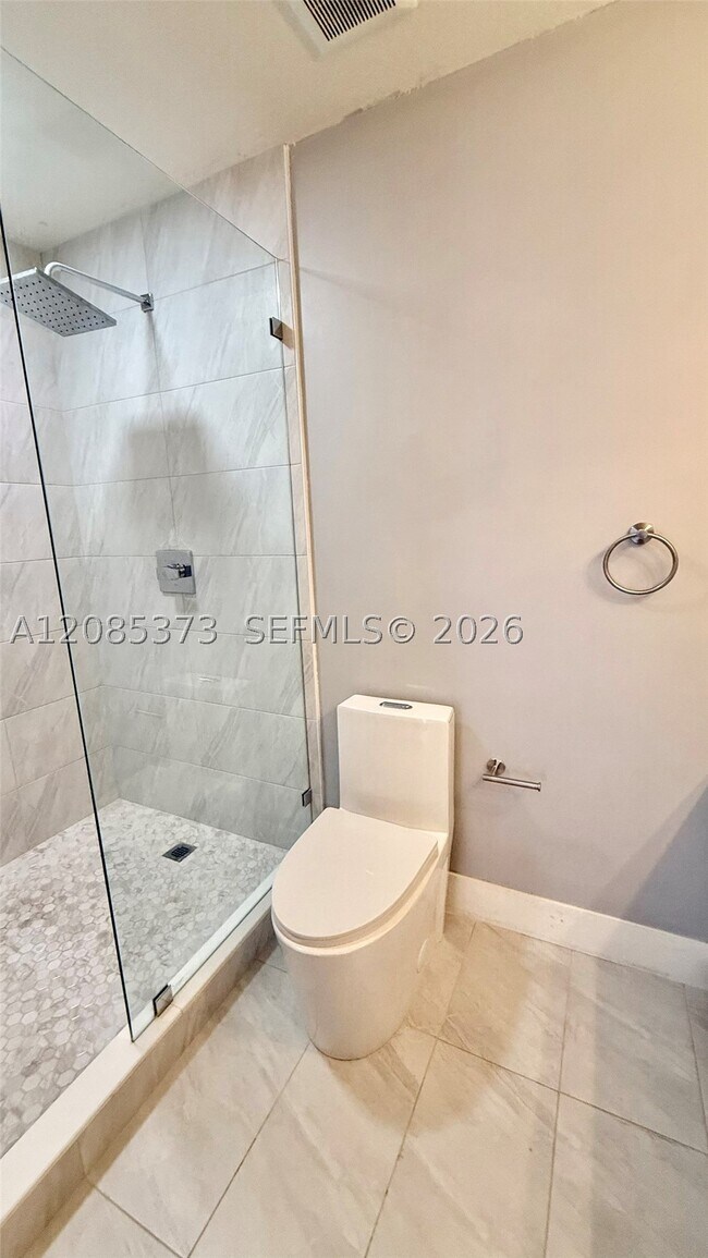 Building Photo - 10130 SW 154th Ct