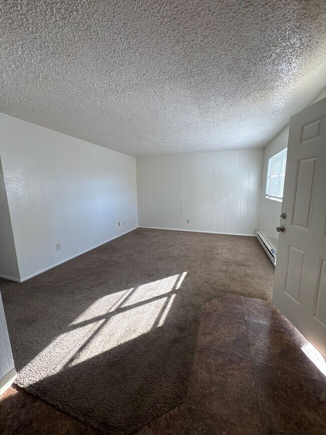 Building Photo - Quail Hollow 13