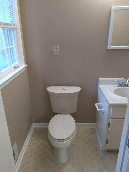 Building Photo - 3780 Dora Dr SE