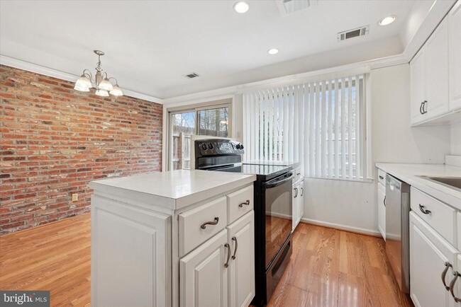 Building Photo - 128 Macklenberg Dr
