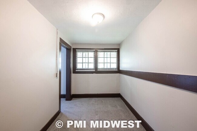 Building Photo - "Charming 3-Bed Duplex Retreat in Indianapolis – Spacious 1,318 Sq Ft with Modern Amenities!"