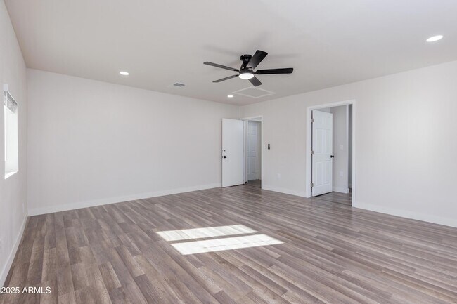 Building Photo - 2936 W Michelle Dr