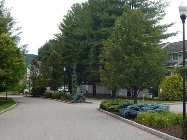 Building Photo - 39 Willow Springs