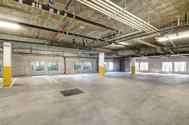 Building Photo - 2218 Montrose Ave