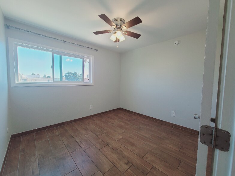 Building Photo - 1108 W 110th St