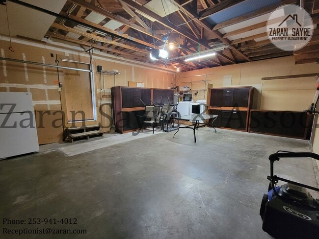 Building Photo - 002 Cozy Rambler