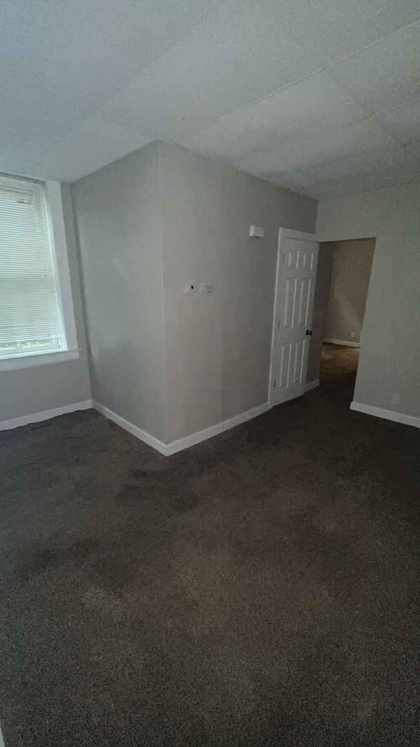 Building Photo - Great Price, Professionally Managed, Liter...
