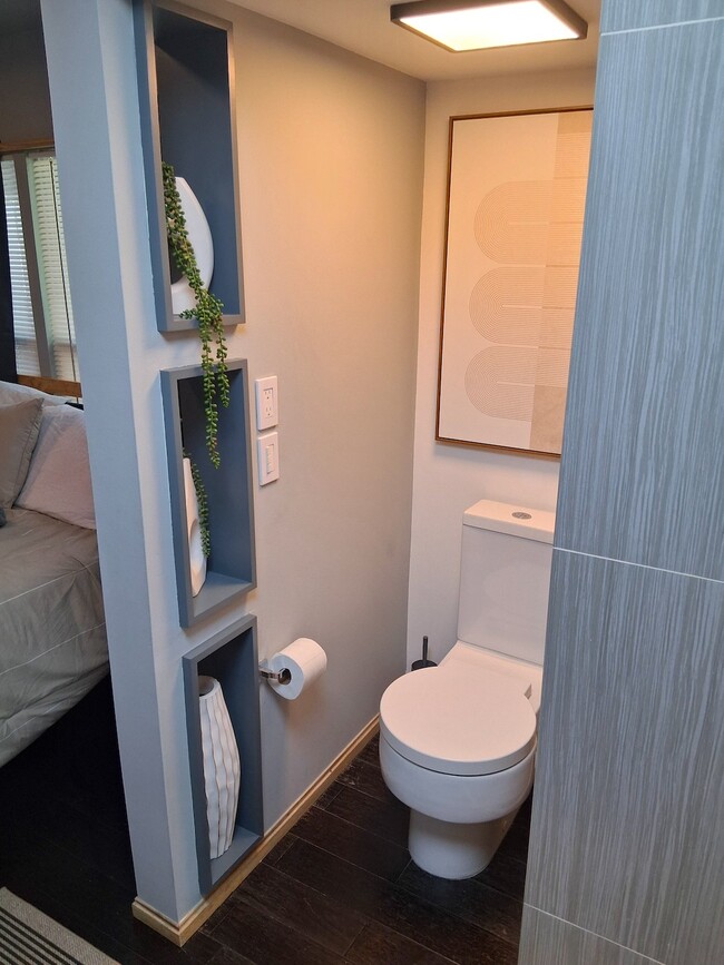 Building Photo - 603 38th St W