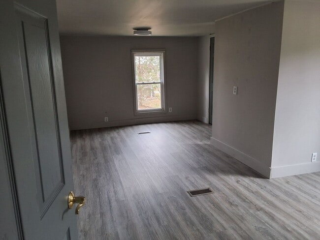 Building Photo - Cozy 2 Bed, 1.5 Bath Home