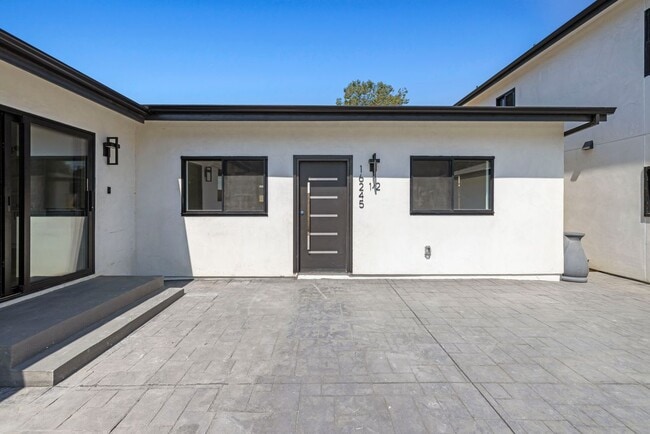 Building Photo - 16245 1/2 Chatsworth Street