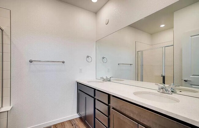 Building Photo - 6770 Raritan Dr