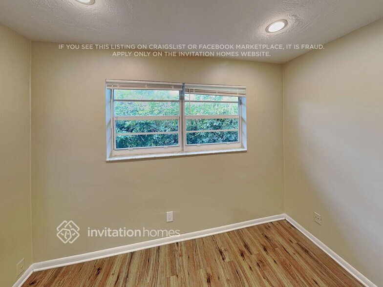 Building Photo - 5620 SW 119th Ave