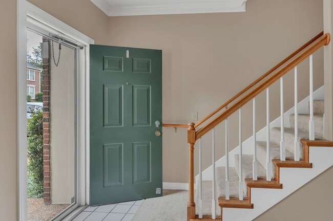Building Photo - Awesome 2BE/2.5BA condo in Green Hills!