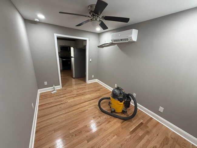 Building Photo - 402 Gunn St