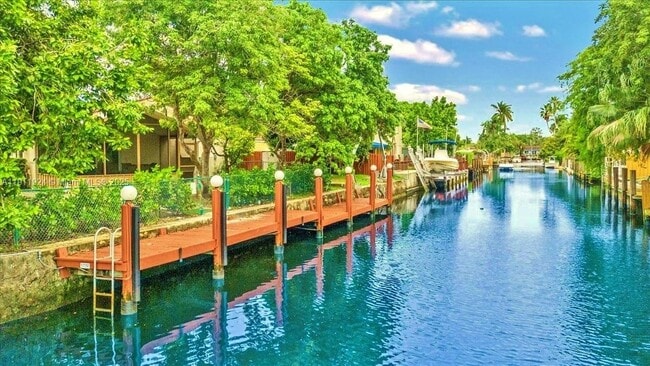 Building Photo - 2650 Scott St