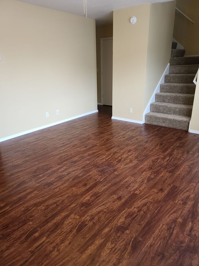 Building Photo - Magnolia Townhome
