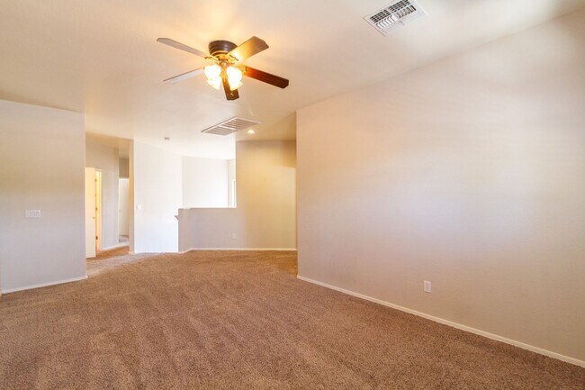 Building Photo - 2600 E Springfield Pl