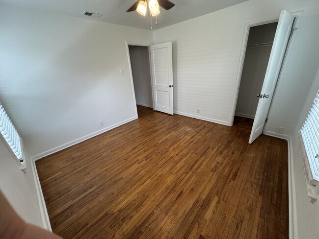 Building Photo - 2318 Fenwick Dr